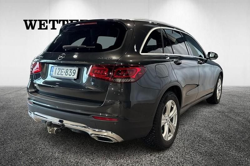 Käytetty Mercedes GLC200 Business 163 HP (119 kW) 2021 Harmaa Katumaasturi