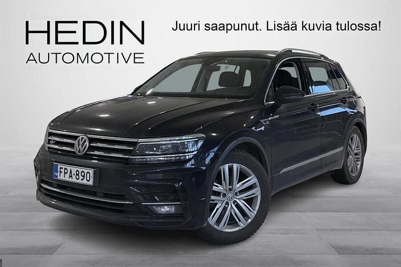 Musta Käytetty 2020 VW Tiguan R-line Katumaasturi | 25 900 € (Perustarjous) - Kuva 1/4