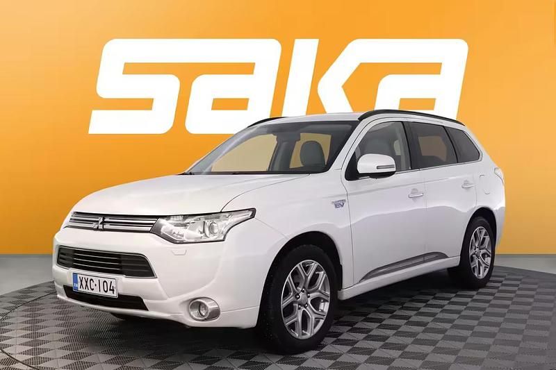 Käytetty Mitsubishi Outlander P-HEV Instyle 121 HP (88 kW) 2014 Katumaasturi