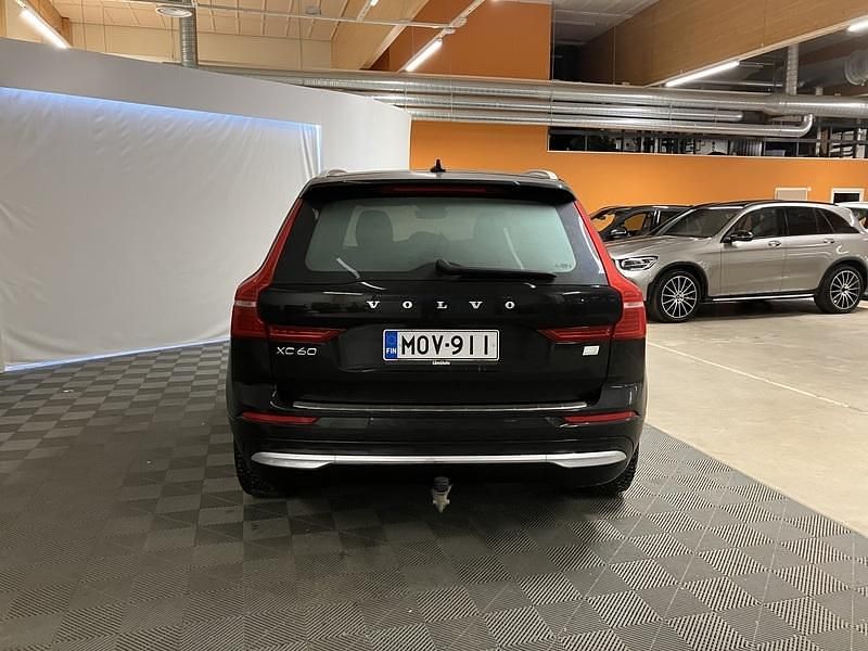 Käytetty Volvo XC60 Plus 350 HP (257 kW) 2023 Katumaasturi