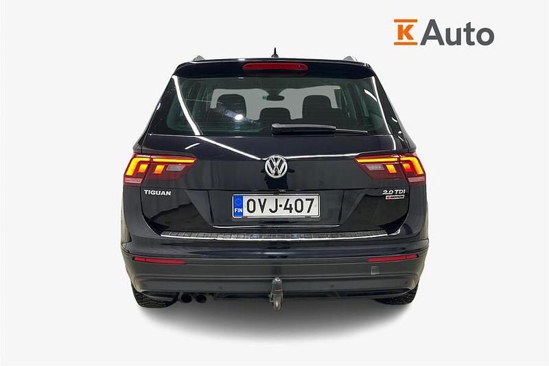 Käytetty VW Tiguan Comfortline 150 HP (110 kW) 2016 Musta Katumaasturi