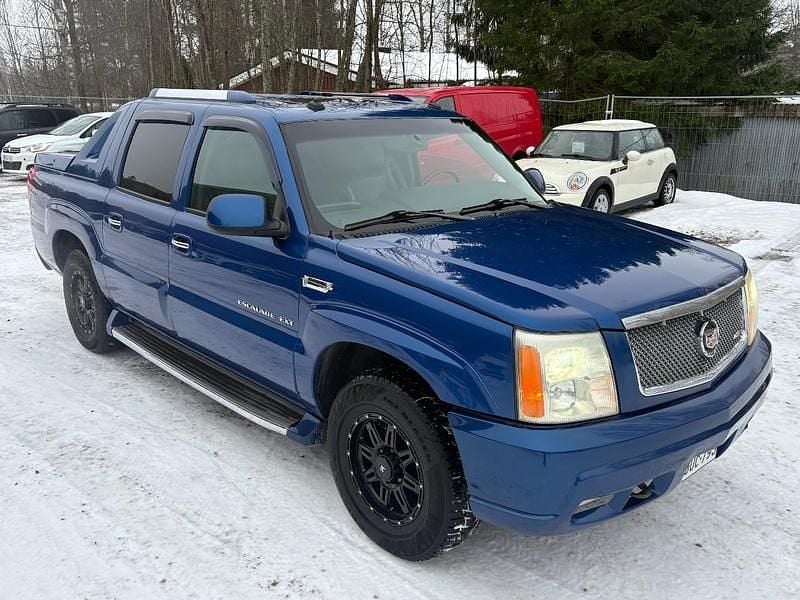 Käytetty Cadillac Escalade 321 HP (236 kW) 2003 Nouto