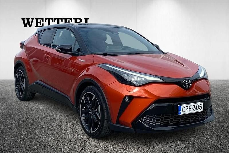 Oranssi Käytetty 2021 Toyota C-HR+ Sport Katumaasturi | 29 900 € (Kallis) - Kuva 1/4