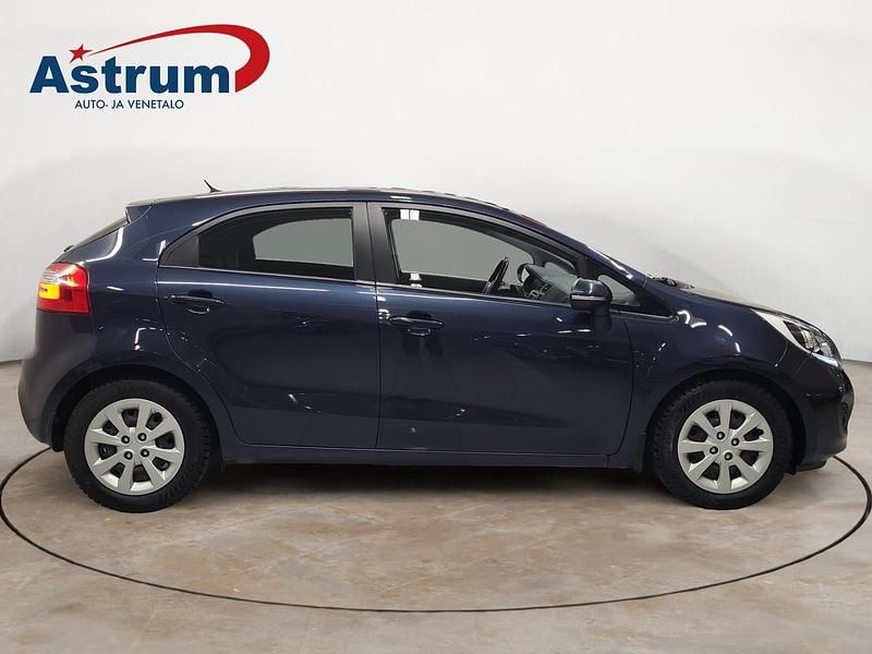 Käytetty Kia Rio LX 109 HP (80 kW) 2013 Sininen Viistoperä