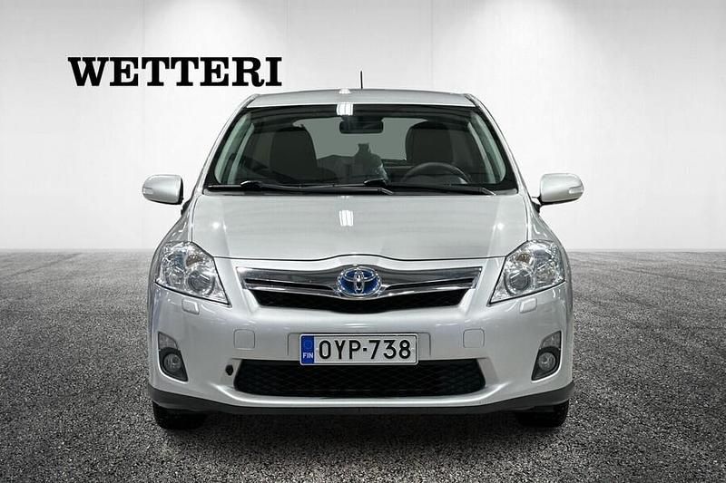 Käytetty Toyota Auris Hybrid Sol 99 HP (72 kW) 2010 Hopea Viistoperä