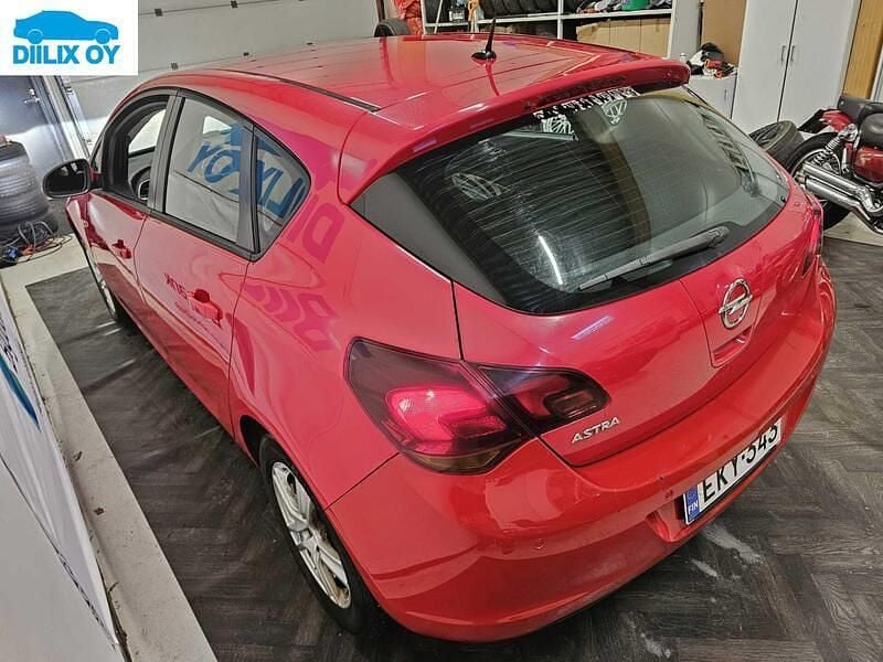 Käytetty Opel Astra Enjoy 116 HP (85 kW) 2011 Viistoperä