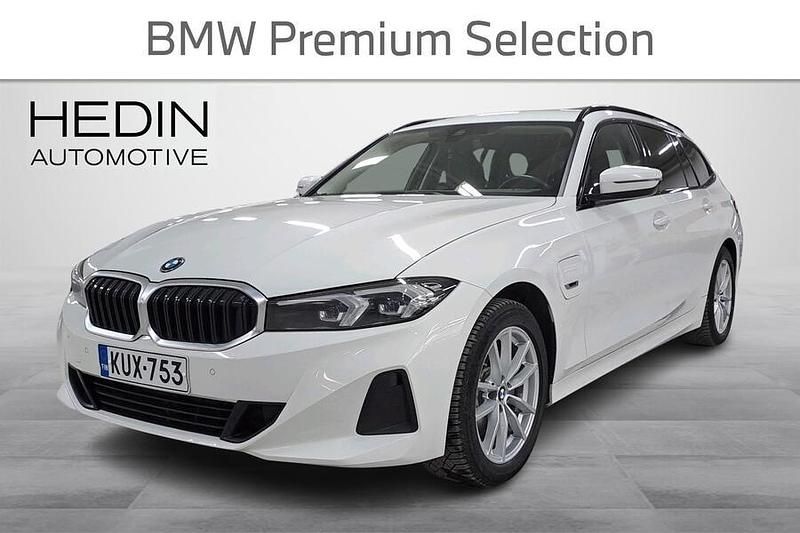Käytetty 2022 BMW 330e Farmari | 29 600 € (Perustarjous) - Kuva 1/3