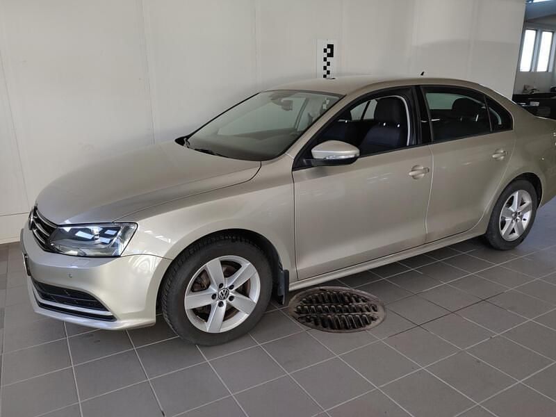 Hopea Käytetty 2015 VW Jetta Comfortline Sedan | 11 790 € (Perustarjous) - Kuva 1/4