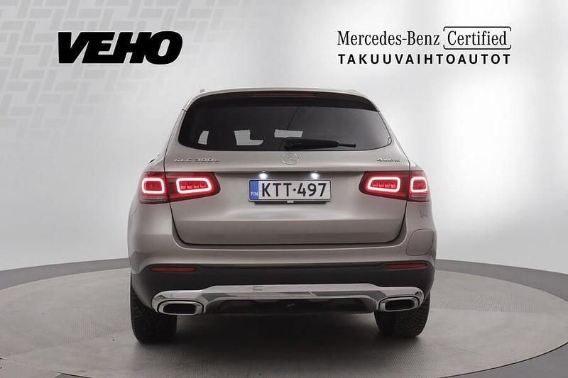 Käytetty Mercedes GLC300e Advantage 211 HP (155 kW) 2020 Harmaa Katumaasturi