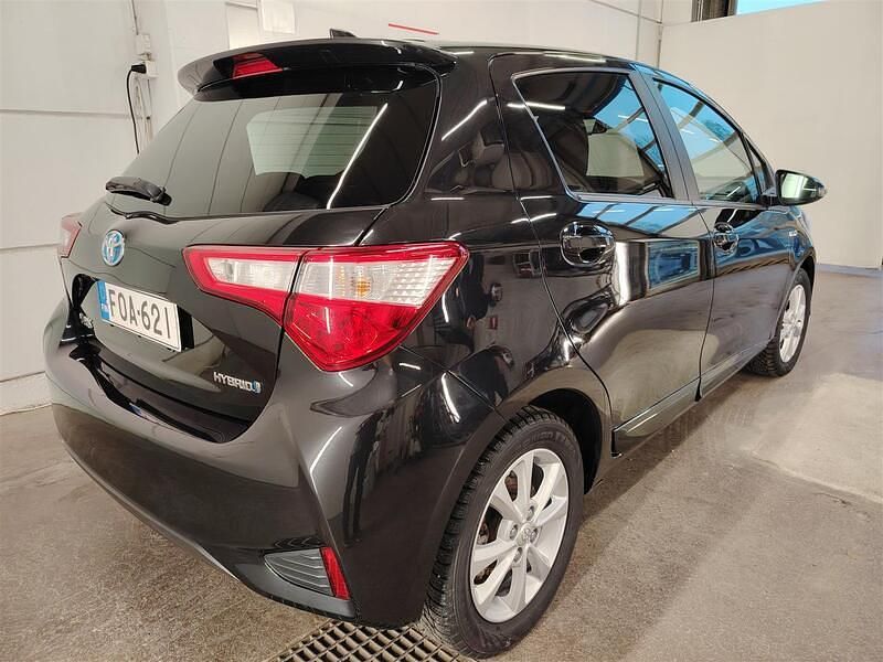 Käytetty Toyota Yaris Hybrid Premium 101 HP (74 kW) 2019 Musta Viistoperä