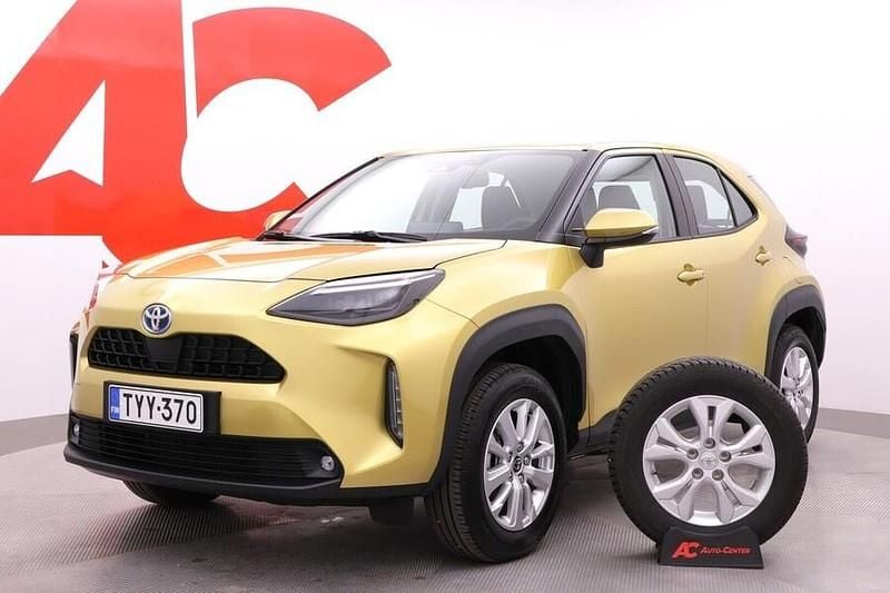 Käytetty Toyota Yaris Cross Active 116 HP (85 kW) 2024 Brass gold (5c2) Katumaasturi