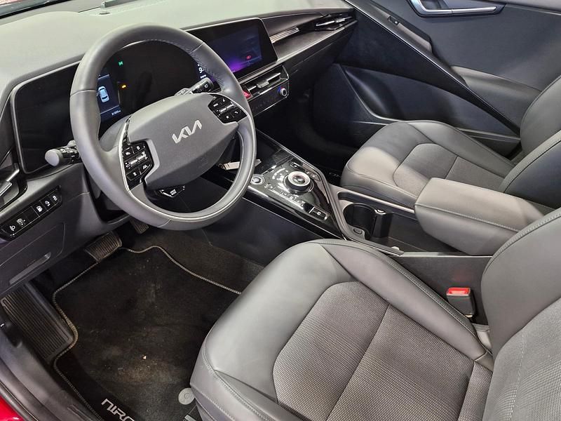 Käytetty Kia Niro EX 182 HP (133 kW) 2023 Punainen Katumaasturi