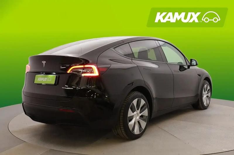 Käytetty Tesla Model Y 378 kW (514 HP) 2023 Musta Katumaasturi