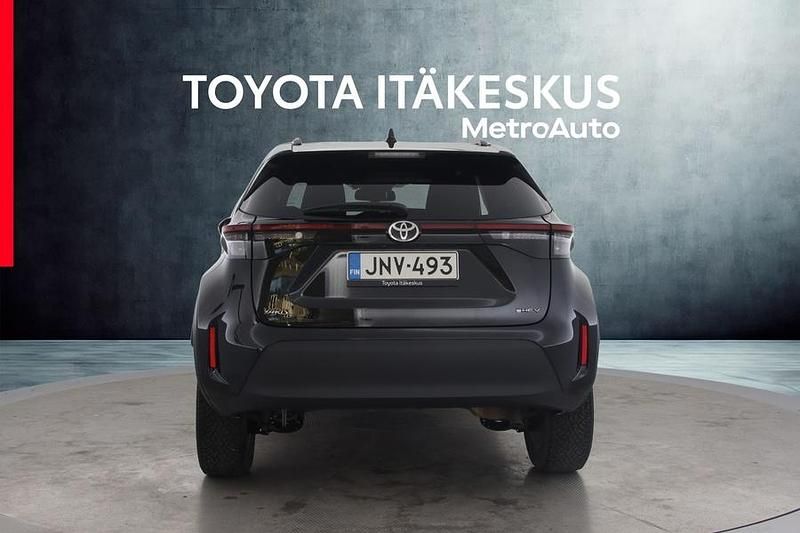 Käytetty Toyota Yaris Cross 116 HP (85 kW) 2025 Musta Katumaasturi