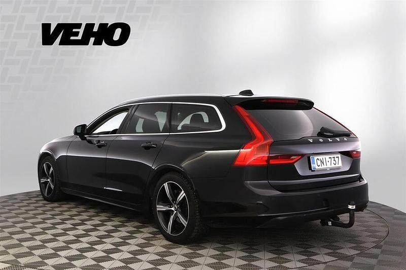 Käytetty Volvo V90 Momentum 150 HP (110 kW) 2019 Musta Farmari