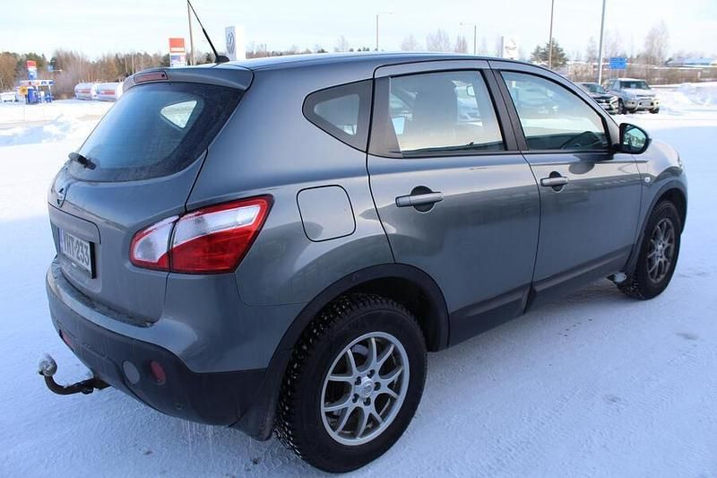 Käytetty Nissan Qashqai Acenta 117 HP (86 kW) 2011 Harmaa Katumaasturi