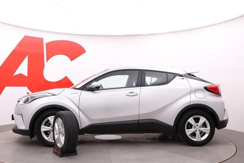 Käytetty Toyota C-HR Active 122 HP (89 kW) 2018 Hopea Katumaasturi
