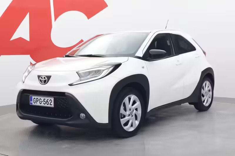 Valkoinen Käytetty 2022 Toyota Aygo Multidrive S Viistoperä | 16 450 € (Perustarjous) - Kuva 1/4