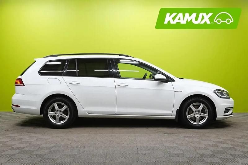 Käytetty VW Golf VIII Comfortline 131 HP (96 kW) 2020 Valkoinen Farmari