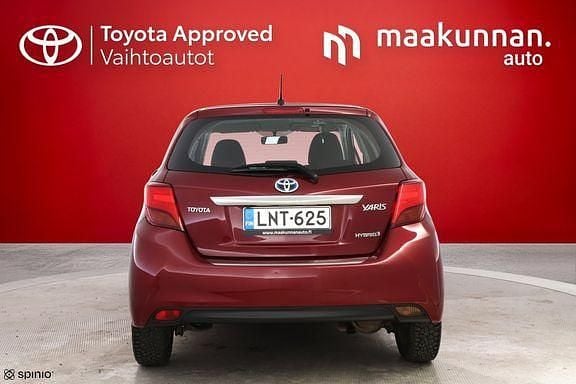 Käytetty Toyota Yaris Active 72 HP (52 kW) 2017 Punainen Viistoperä