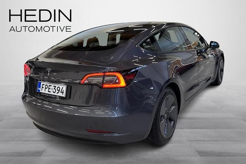 Käytetty Tesla Model 3 Standard Range Plus 211 kW (287 HP) 2022 Harmaa Sedan