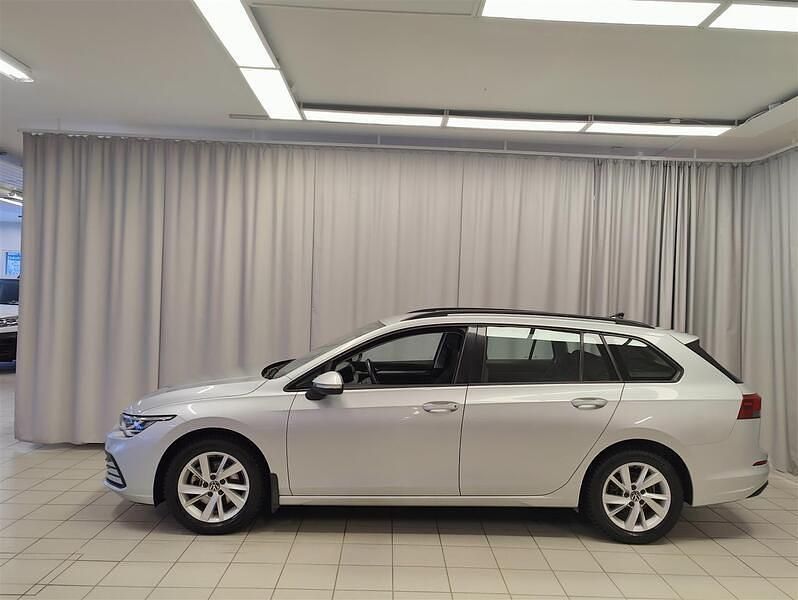 Käytetty VW Golf VIII 110 HP (80 kW) 2021 Hopea Farmari