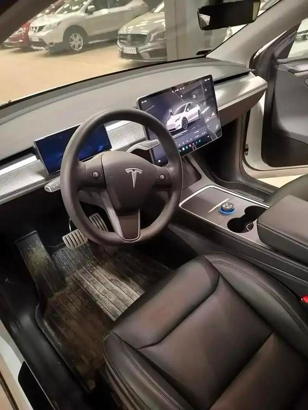 Käytetty Tesla Model Y Performance 336 kW (457 HP) 2022 Valkoinen Katumaasturi