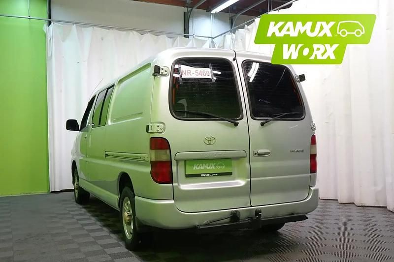 Käytetty Toyota HiAce 117 HP (86 kW) 2009 Hopea Van