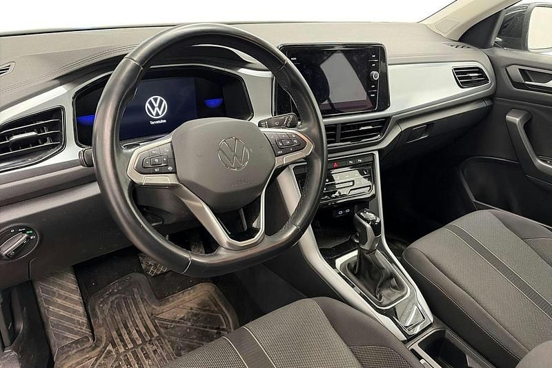 Käytetty VW T-Roc Life 148 HP (108 kW) 2023 Musta Katumaasturi