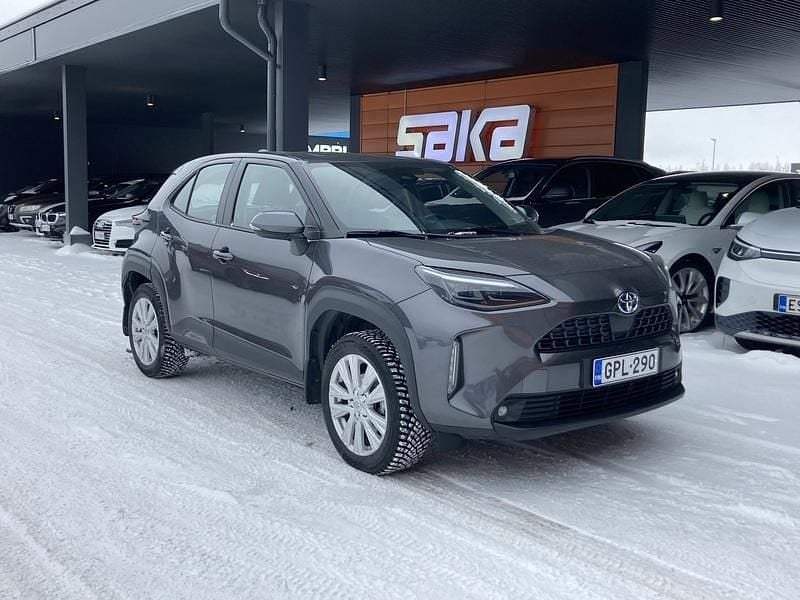 Käytetty Toyota Yaris Cross Active 116 HP (85 kW) 2023 Katumaasturi