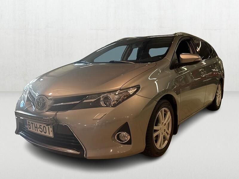 Harmaa Käytetty 2015 Toyota Auris Touring Sports Multidrive S Farmari | 12 890 € (Perustarjous) - Kuva 1/4