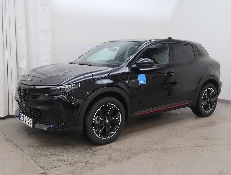 Käytetty Alfa Romeo Junior Edizione Speciale 114 kW (156 HP) 2024 Musta Katumaasturi