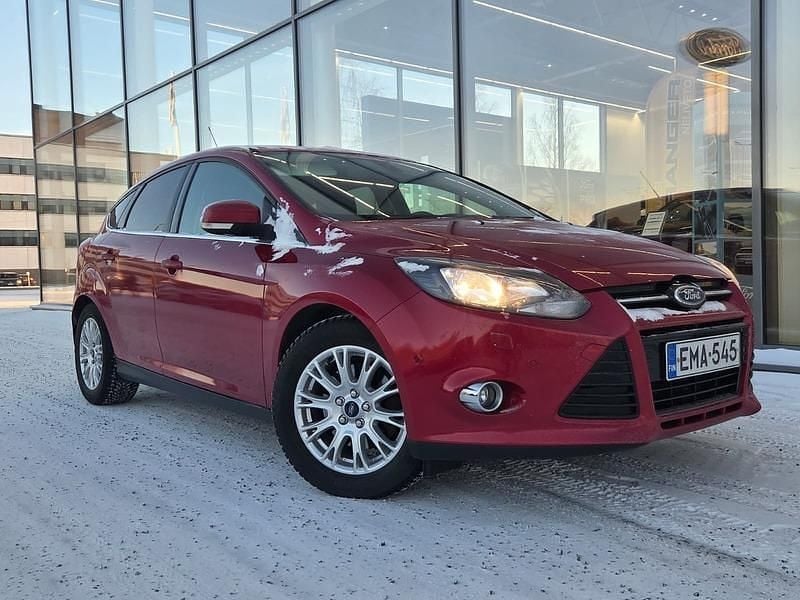 Punainen Käytetty 2012 Ford Focus Titanium Viistoperä | 8 800 € (Perustarjous) - Kuva 1/4