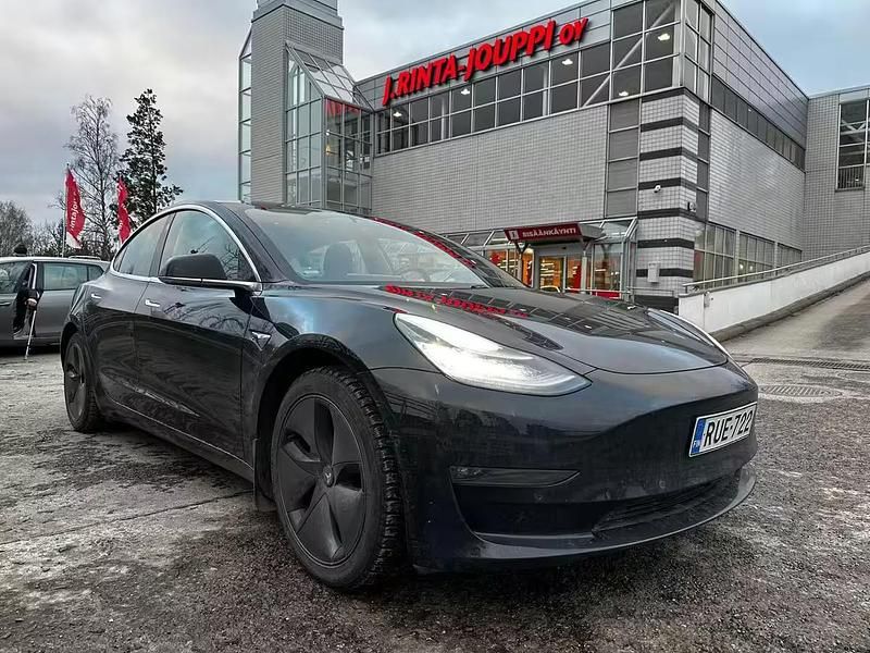 Sininen Käytetty 2019 Tesla Model 3 Long Range AWD Sedan | 19 900 € (Perustarjous) - Kuva 1/4