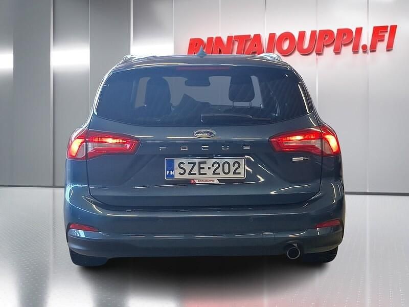 Käytetty Ford Focus Titanium 126 HP (92 kW) 2022 Sininen Farmari