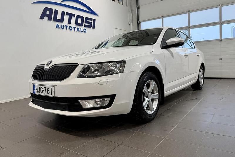 Käytetty Skoda Octavia Ambition 105 HP (77 kW) 2013 Valkoinen Viistoperä