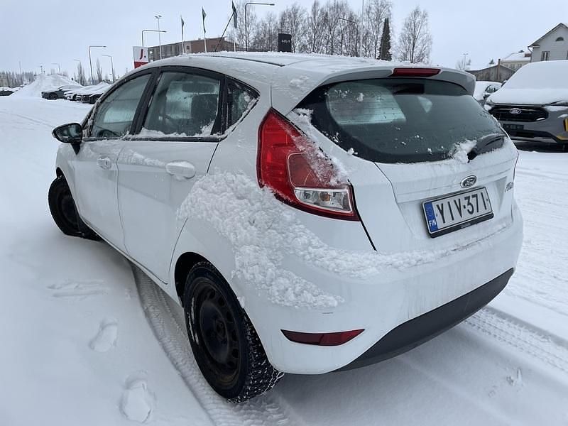Käytetty Ford Fiesta Trend 80 HP (58 kW) 2015 Valkoinen Viistoperä