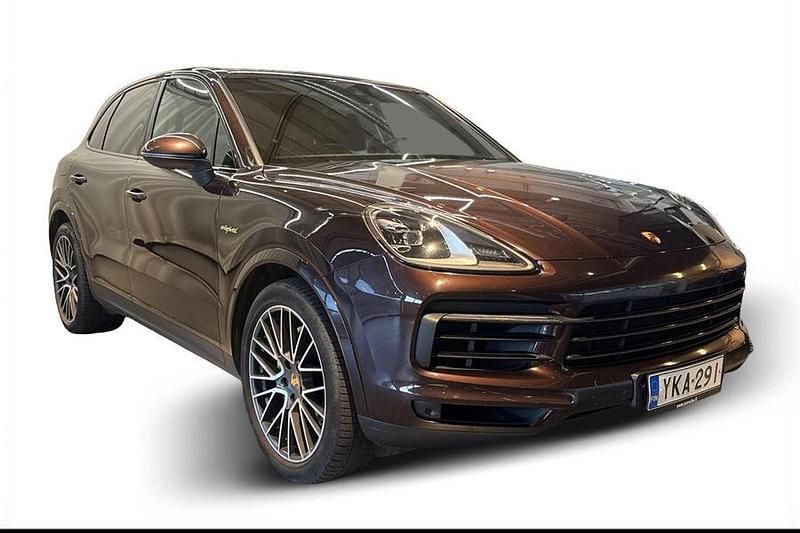 Ruskea Käytetty 2018 Porsche Cayenne Katumaasturi | 45 500 € (Hyvä tarjous) - Kuva 1/4