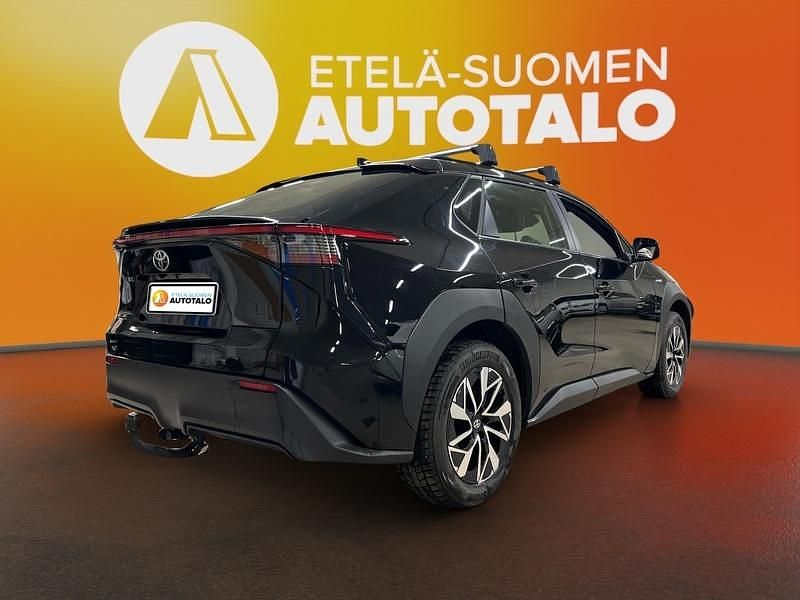 Käytetty Toyota bZ4X Active 150 kW (204 HP) 2023 Musta Katumaasturi
