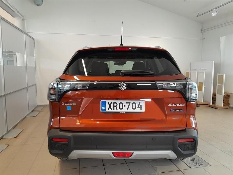 Käytetty Suzuki SX4 S-Cross GL 139 HP (102 kW) 2023 Ruskea Katumaasturi