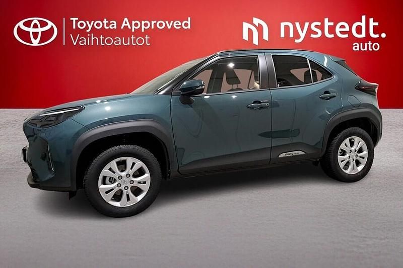 Käytetty Toyota Yaris Cross Edition 116 HP (85 kW) 2025 6x7 Katumaasturi