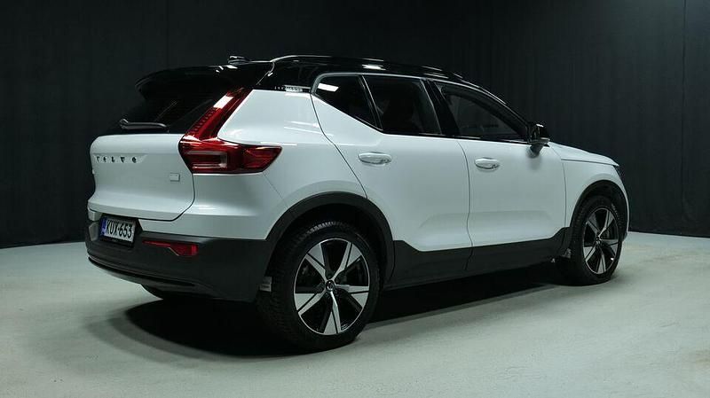 Käytetty Volvo XC40 Core 169 kW (231 HP) 2022 Valkoinen Katumaasturi