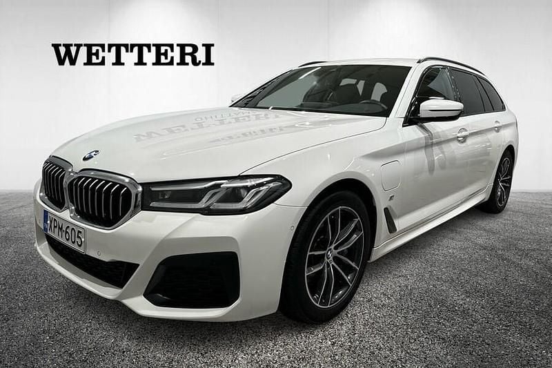 Valkoinen Käytetty 2021 BMW 530e M Sport Farmari | 31 890 € (Hyvä tarjous) - Kuva 1/3