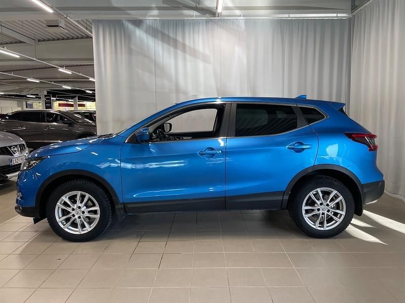 Käytetty Nissan Qashqai N-Connecta 116 HP (85 kW) 2018 Sininen Katumaasturi