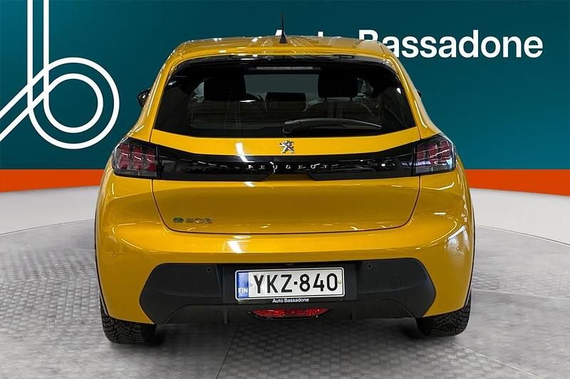 Käytetty Peugeot e-208 Active 100 kW (136 HP) 2022 Viistoperä