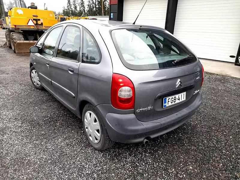 Käytetty Citroën Xsara Picasso 158 HP (116 kW) 2003 Harmaa Tila-auto