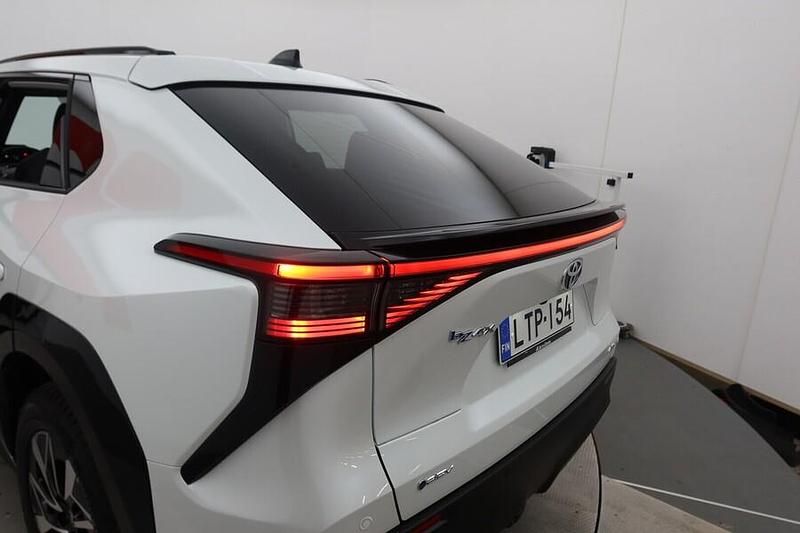 Uusi Toyota bZ4X Edition 252 kW (343 HP) 2025 Valkoinen Katumaasturi