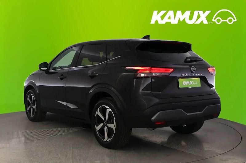 Käytetty Nissan Qashqai N-Connecta 158 HP (116 kW) 2023 Musta Katumaasturi