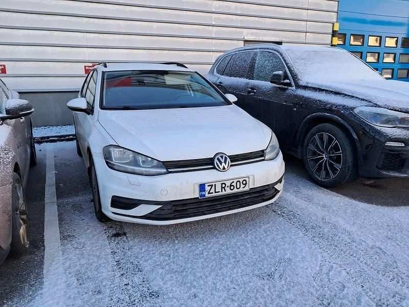 Käytetty 2017 VW Golf VII Trendline Farmari | 9 800 € (Perustarjous) - Kuva 1/3