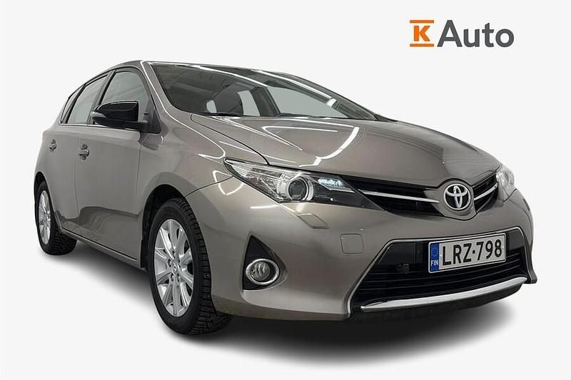 Käytetty Toyota Auris Active 132 HP (97 kW) 2013 Ruskea Viistoperä